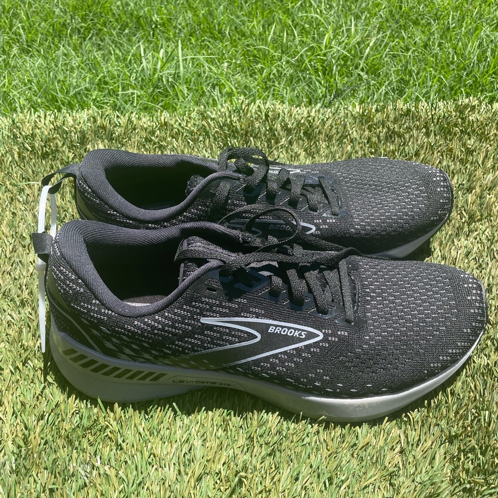 Men’s Brooks Levitate 5 Running Shoes sz 8.5